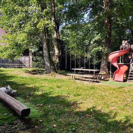 Zamek Usobi Apartamento Exterior foto