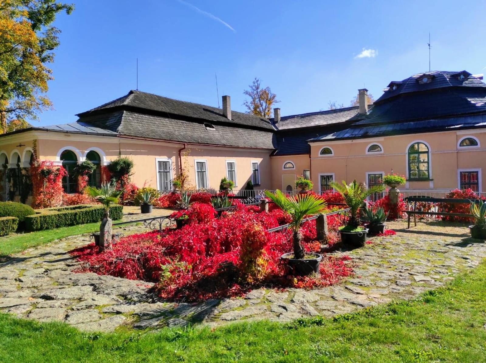 Zamek Usobi Apartamento Exterior foto