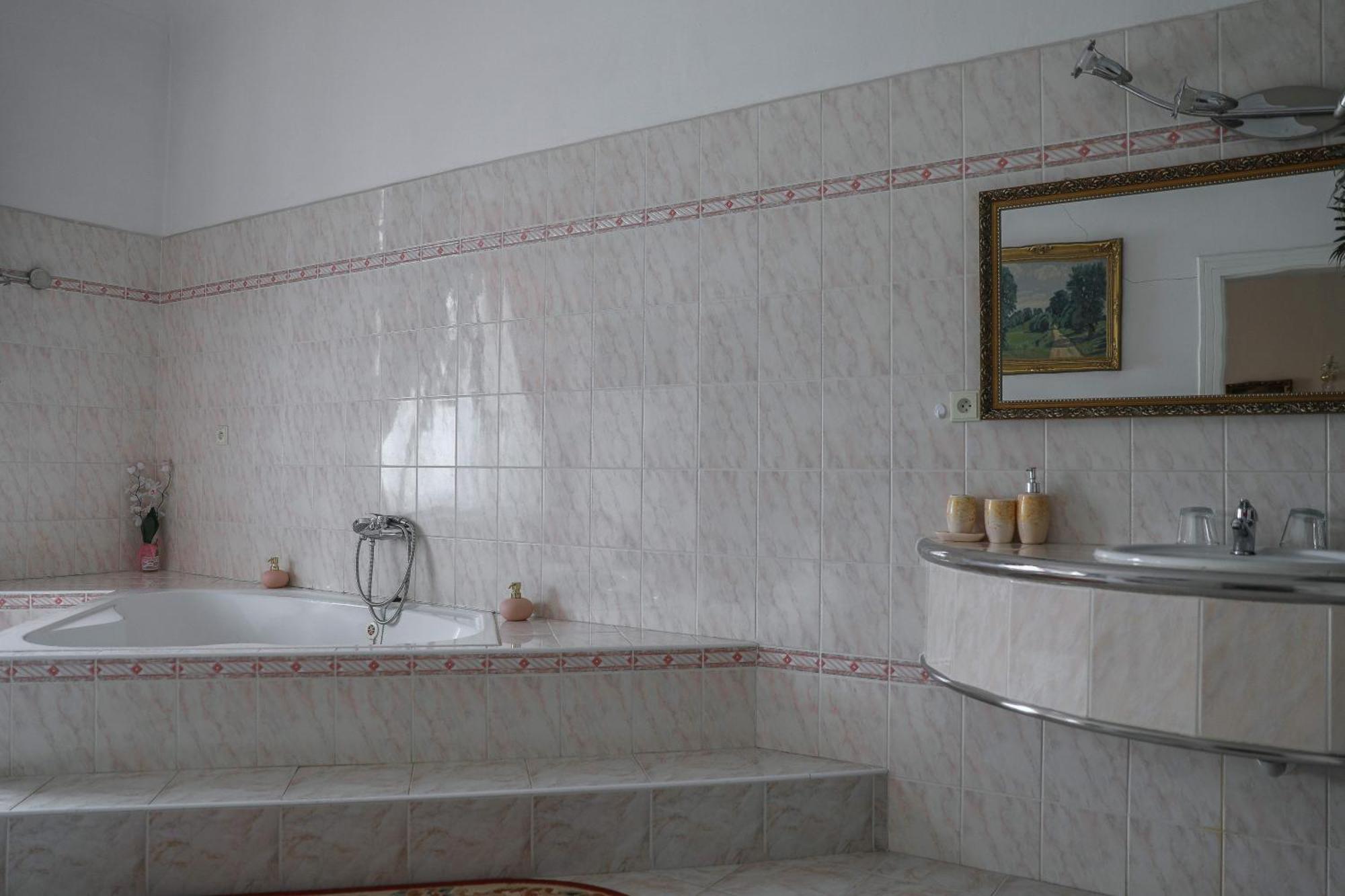 Zamek Usobi Apartamento Exterior foto