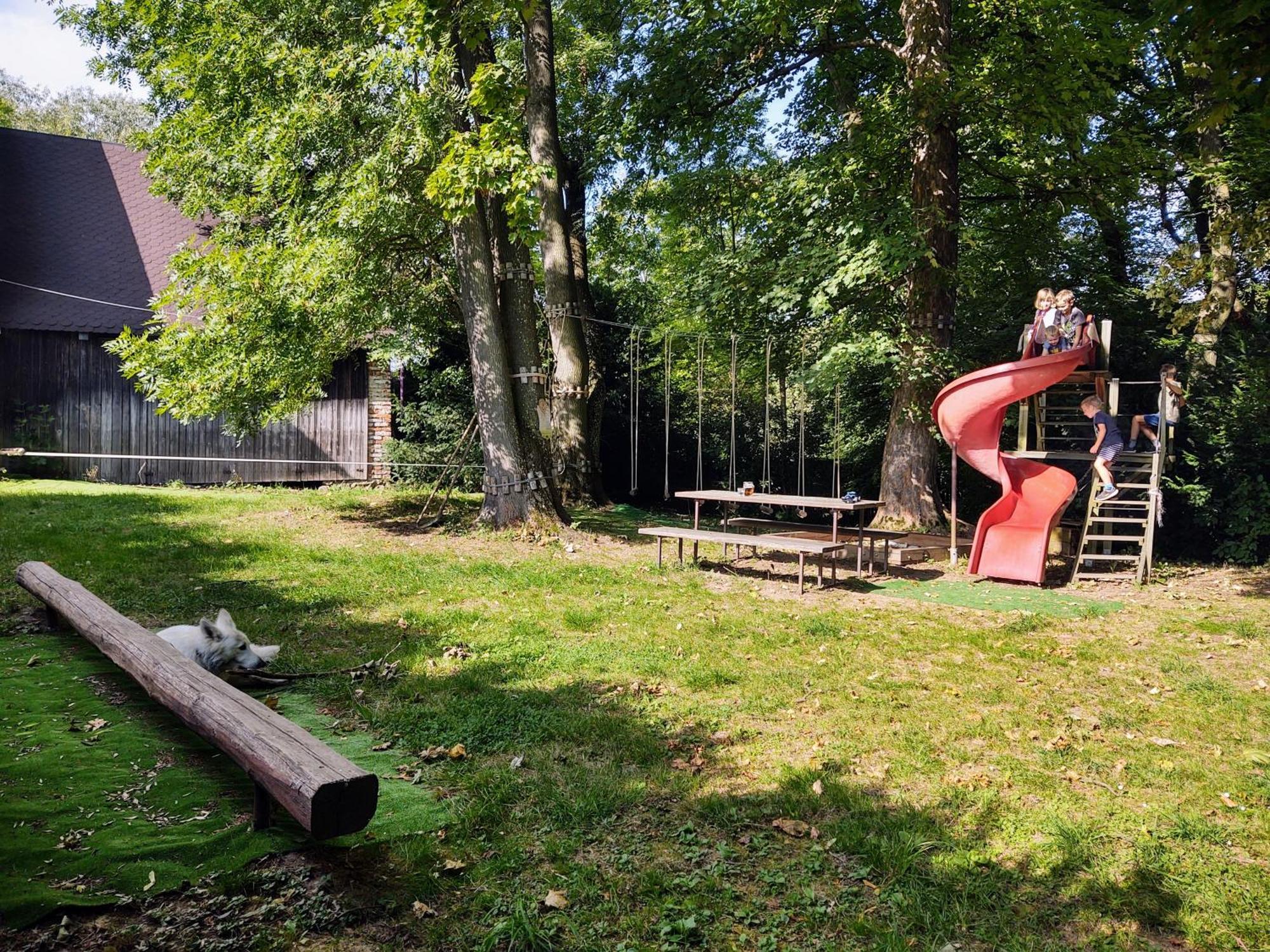 Zamek Usobi Apartamento Exterior foto
