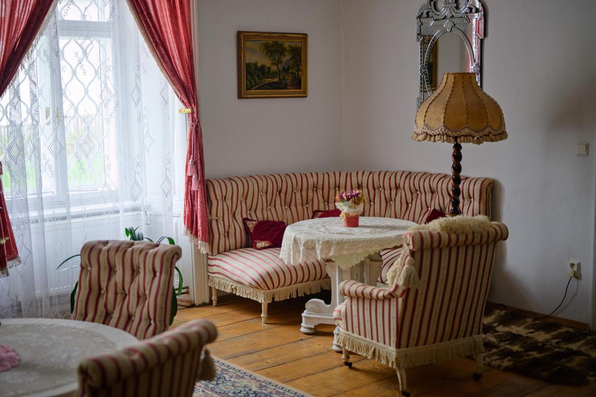 Zamek Usobi Apartamento Exterior foto